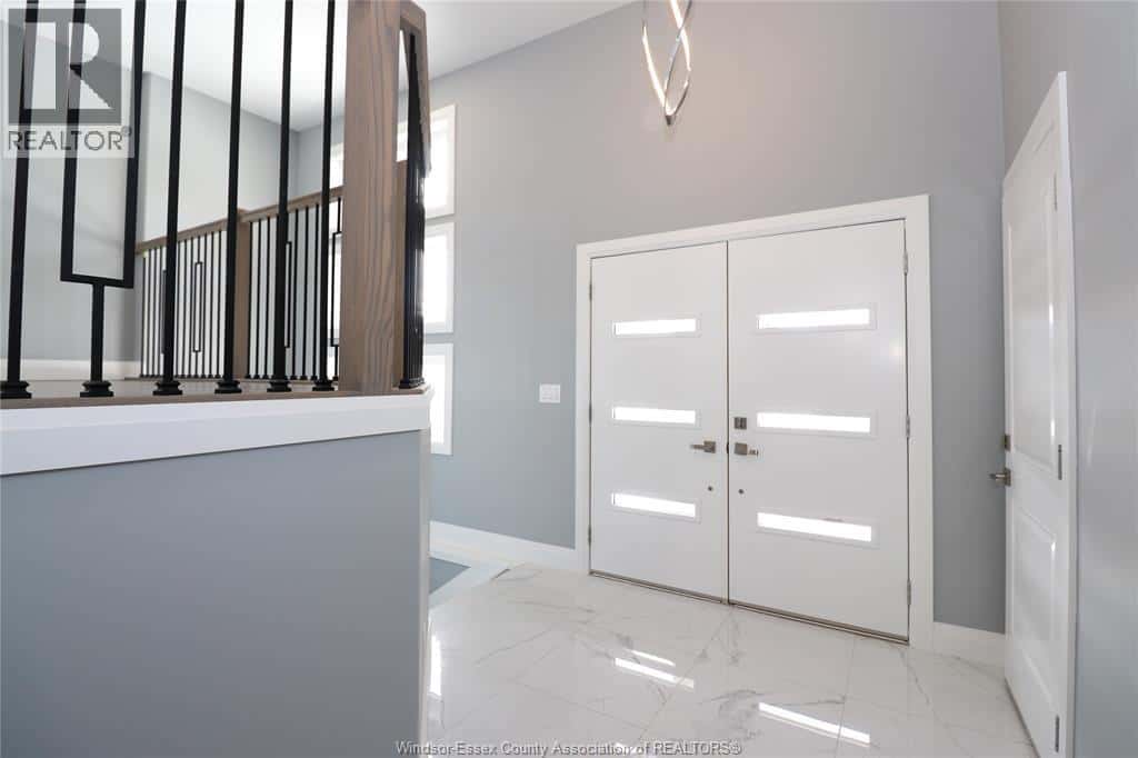 116 BLOOMINGTON — Chatham, Ontario - Photo 5 of 50