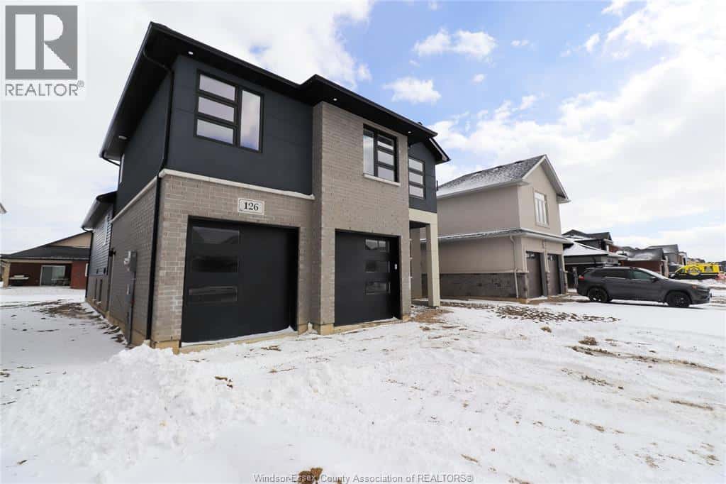 116 BLOOMINGTON — Chatham, Ontario - Photo 4 of 50