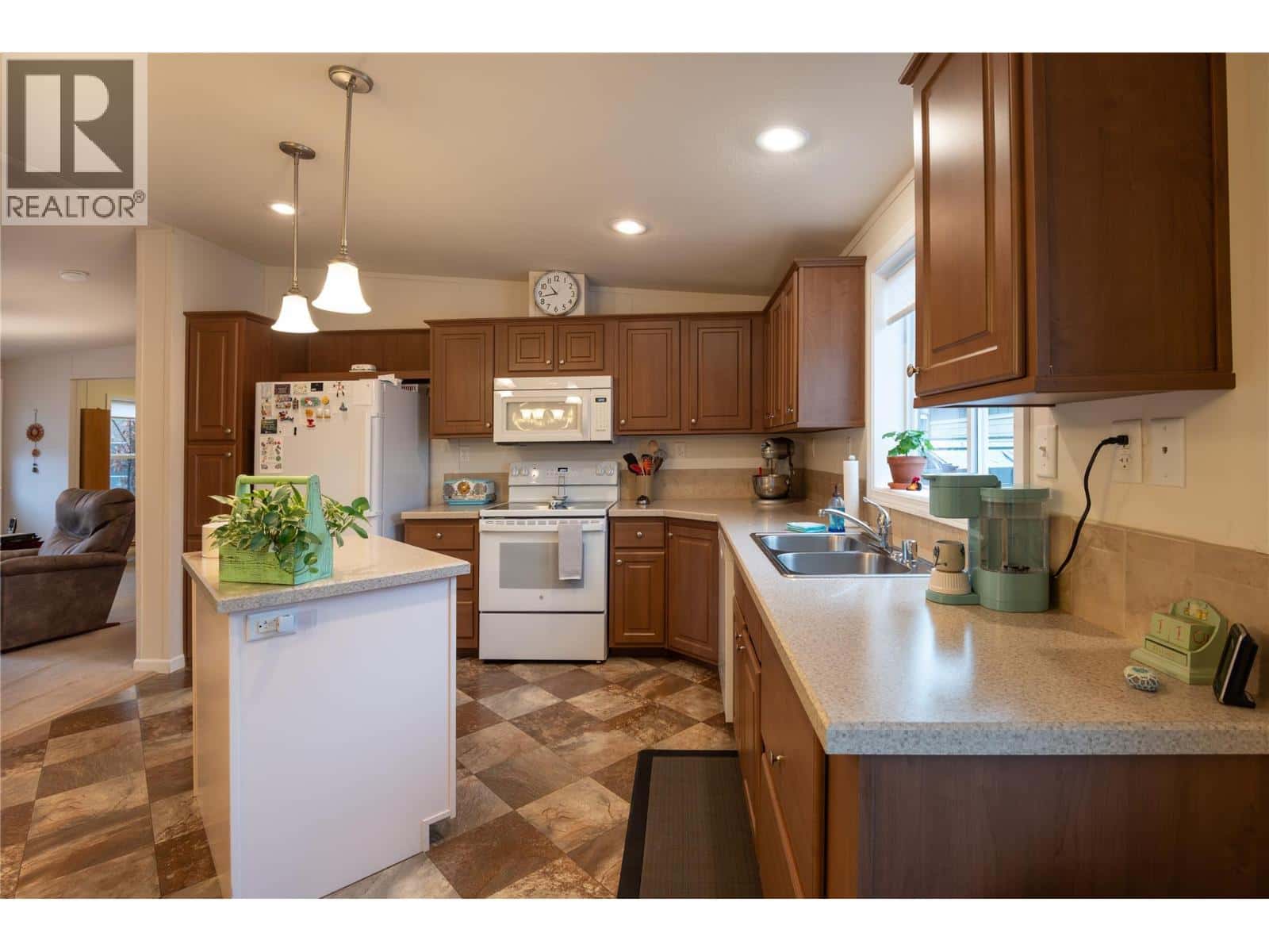 4811 10A Avenue NE Unit# 24 — Salmon Arm, British Columbia - Photo 5 of 30