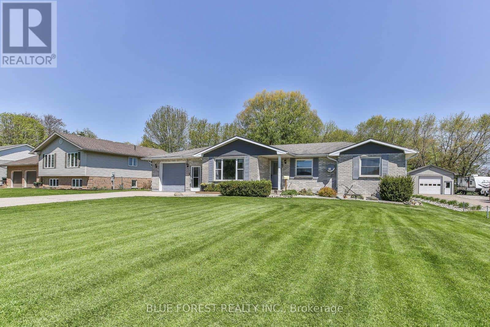 50000 DINGLE STREET — Malahide, Ontario - Photo 2 of 41