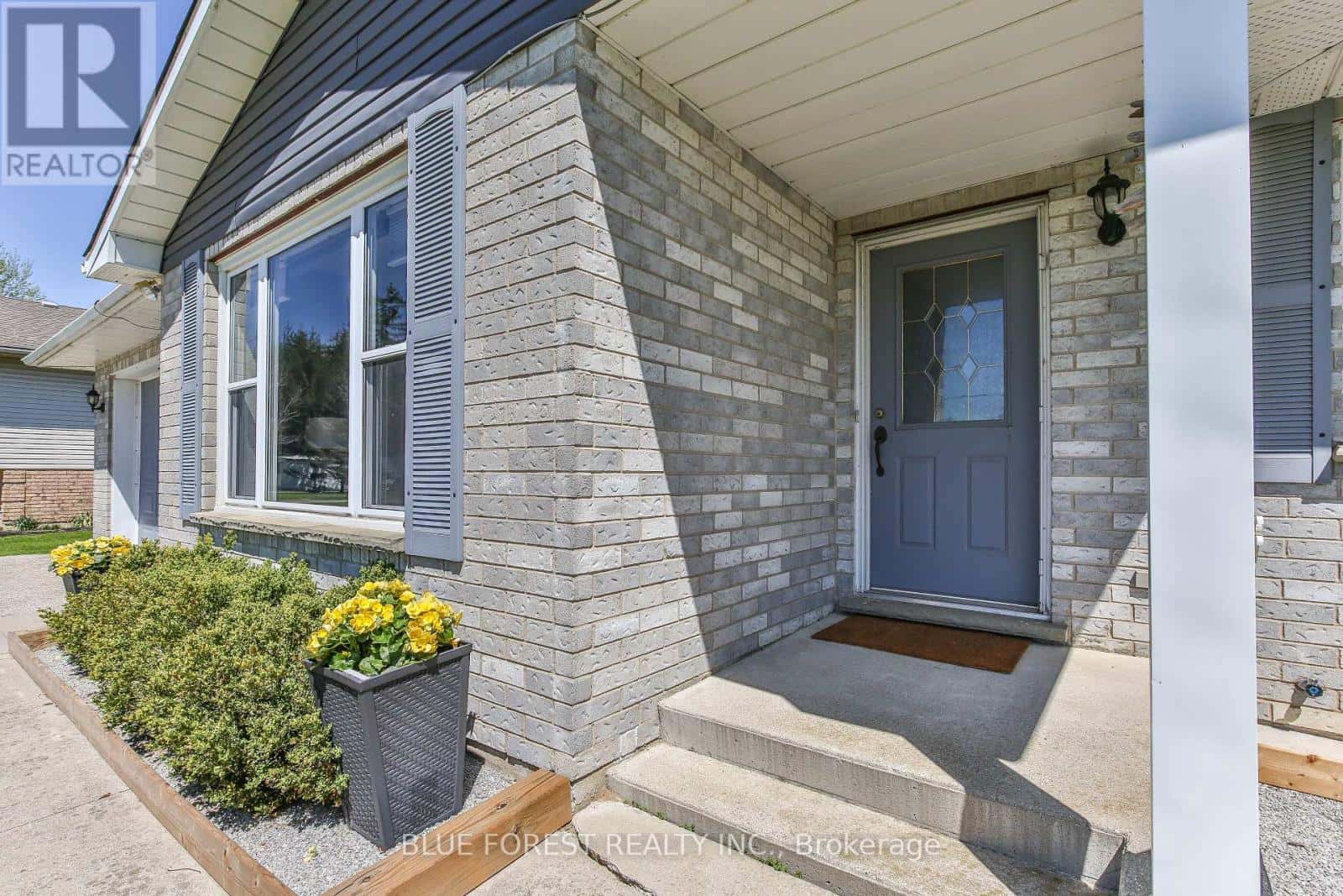 50000 DINGLE STREET — Malahide, Ontario - Photo 3 of 41