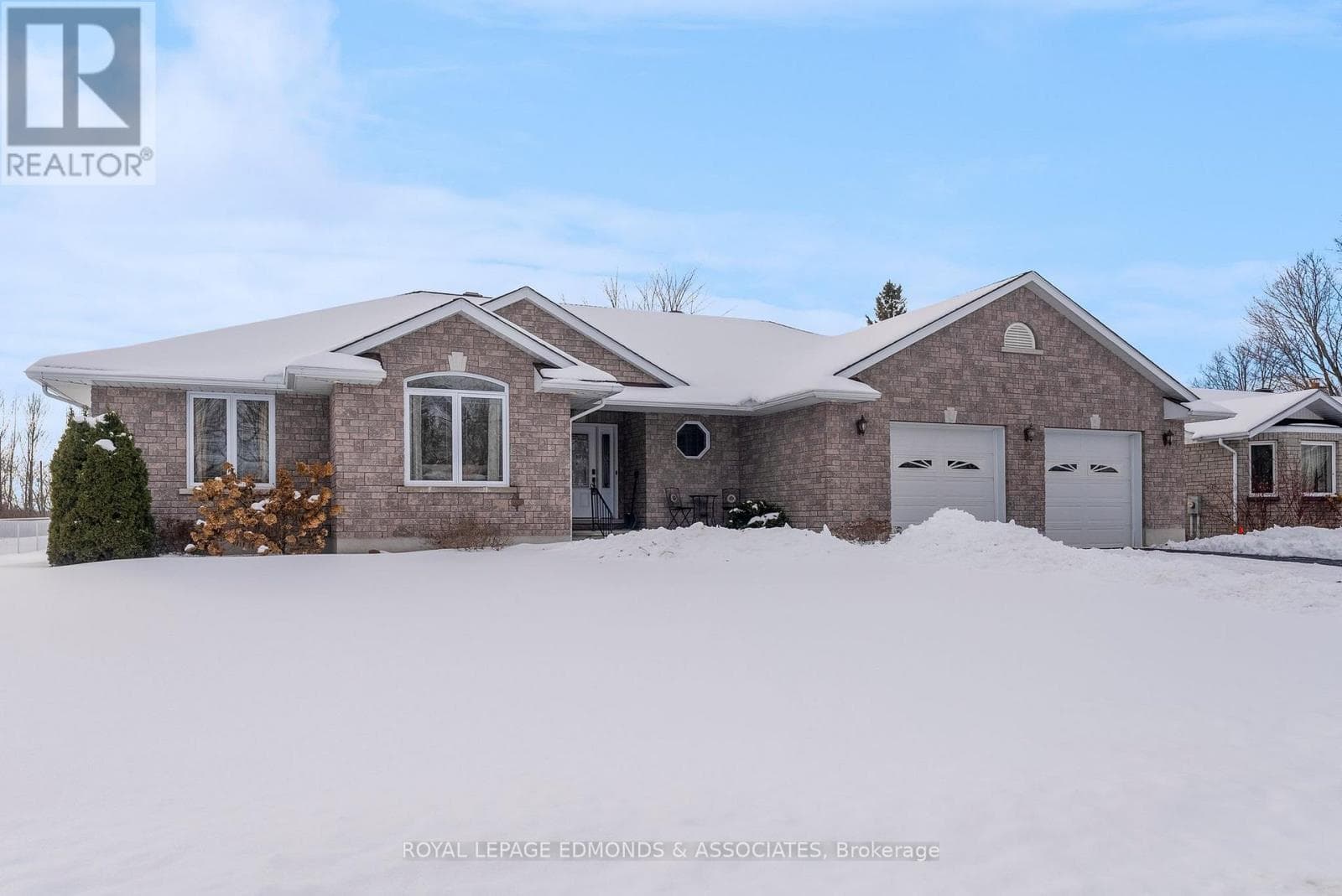 17 MINTO STREET — Whitewater Region, Ontario - Main photo