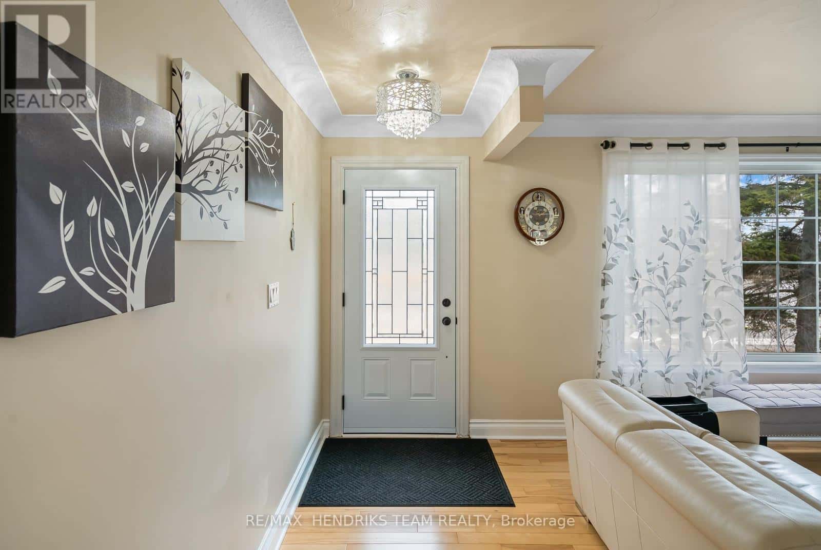 415 RIVERSIDE DRIVE — Welland (Broadway), Ontario - Photo 4 of 47