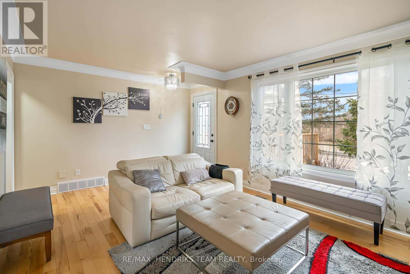 415 RIVERSIDE DRIVE — Welland (Broadway), Ontario - Photo 5 of 47