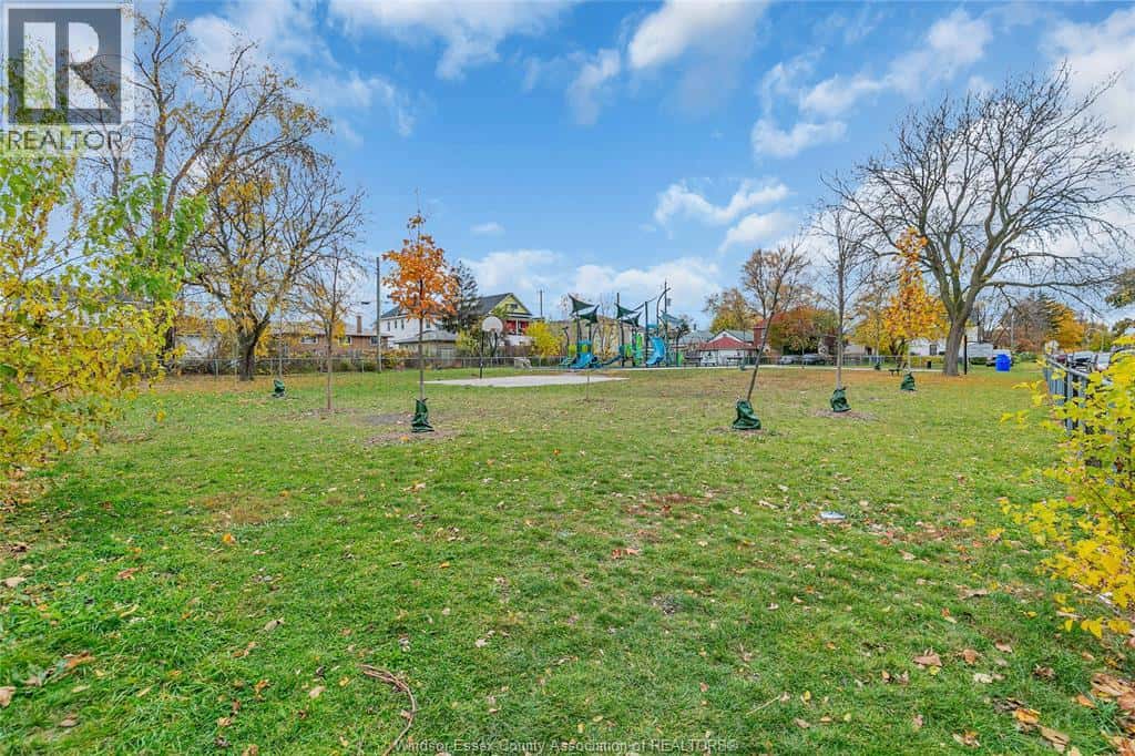 1107 UNIVERSITY AVENUE East — Windsor, Ontario - Photo 3 of 26