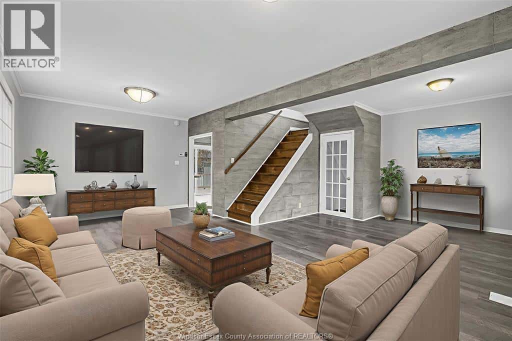 1107 UNIVERSITY AVENUE East — Windsor, Ontario - Photo 4 of 26