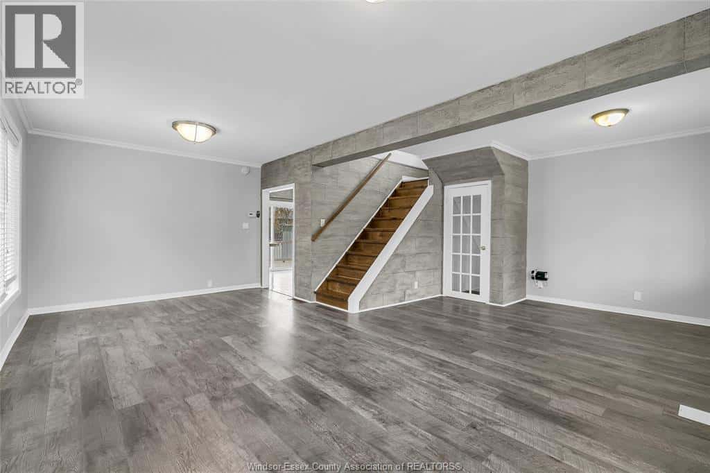 1107 UNIVERSITY AVENUE East — Windsor, Ontario - Photo 5 of 26