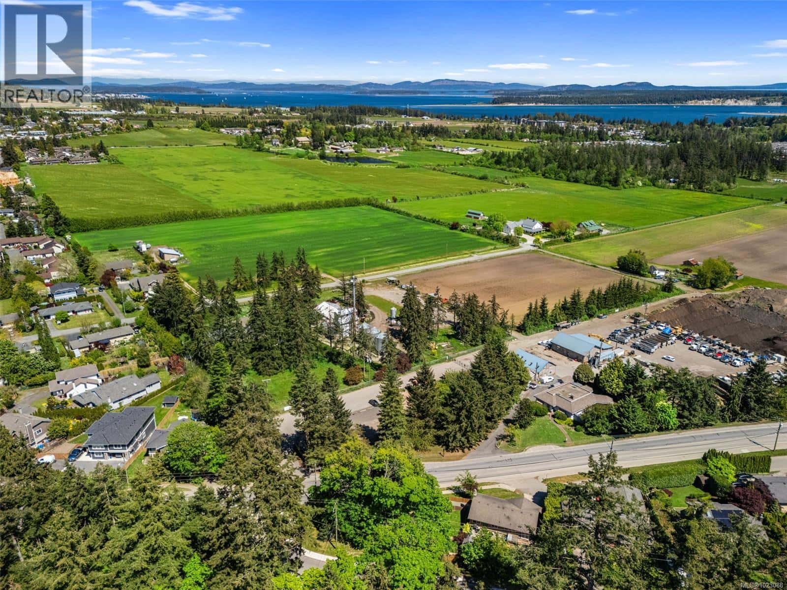 7471 Veyaness Rd — Central Saanich, British Columbia - Photo 5 of 8