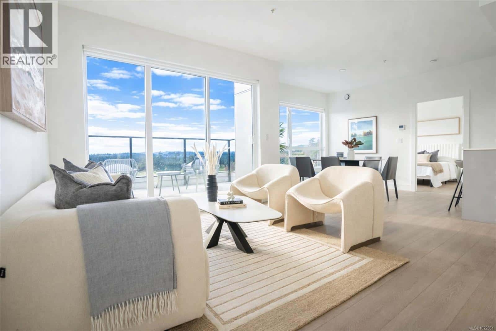 604 258 Helmcken Rd — View Royal, British Columbia - Photo 4 of 31