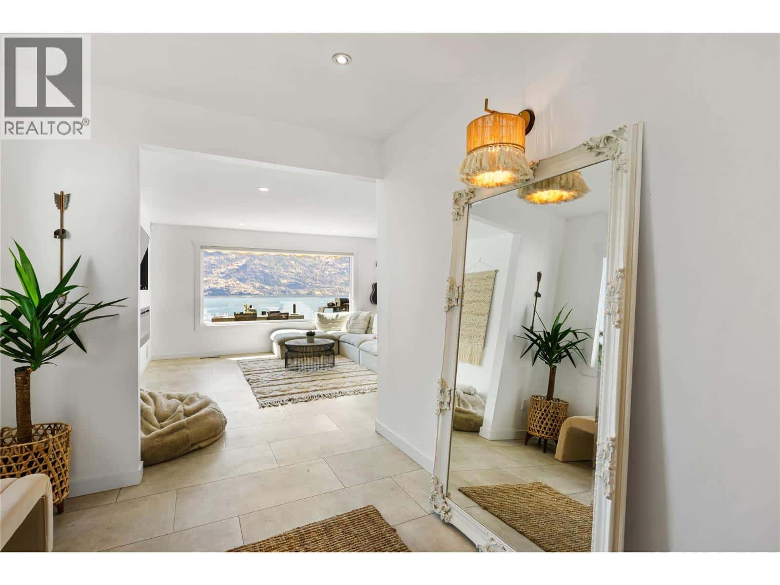 1876 Dewdney Road — Kelowna, British Columbia - Photo 4 of 56