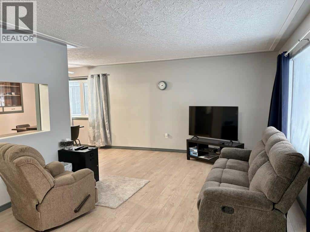 5019 51 Street — Mannville, Alberta - Photo 4 of 22