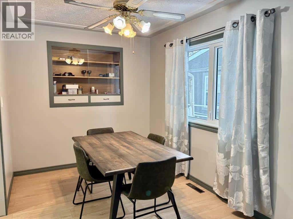 5019 51 Street — Mannville, Alberta - Photo 5 of 22