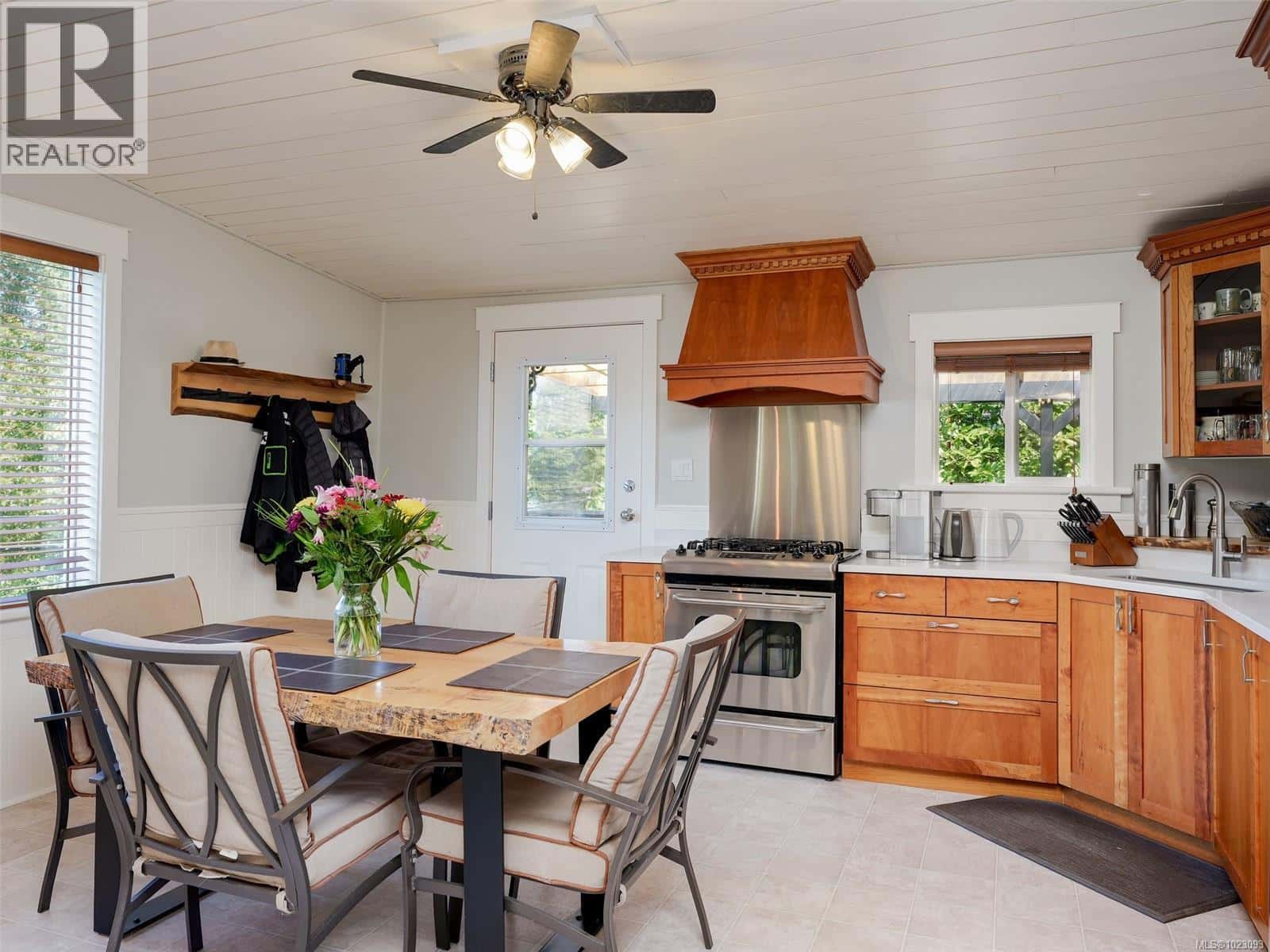 2391 Shawnigan Lake Rd — Shawnigan Lake, British Columbia - Photo 5 of 35