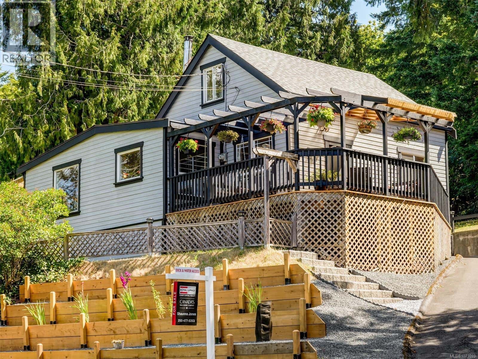 2391 Shawnigan Lake Rd — Shawnigan Lake, British Columbia - Photo 2 of 35