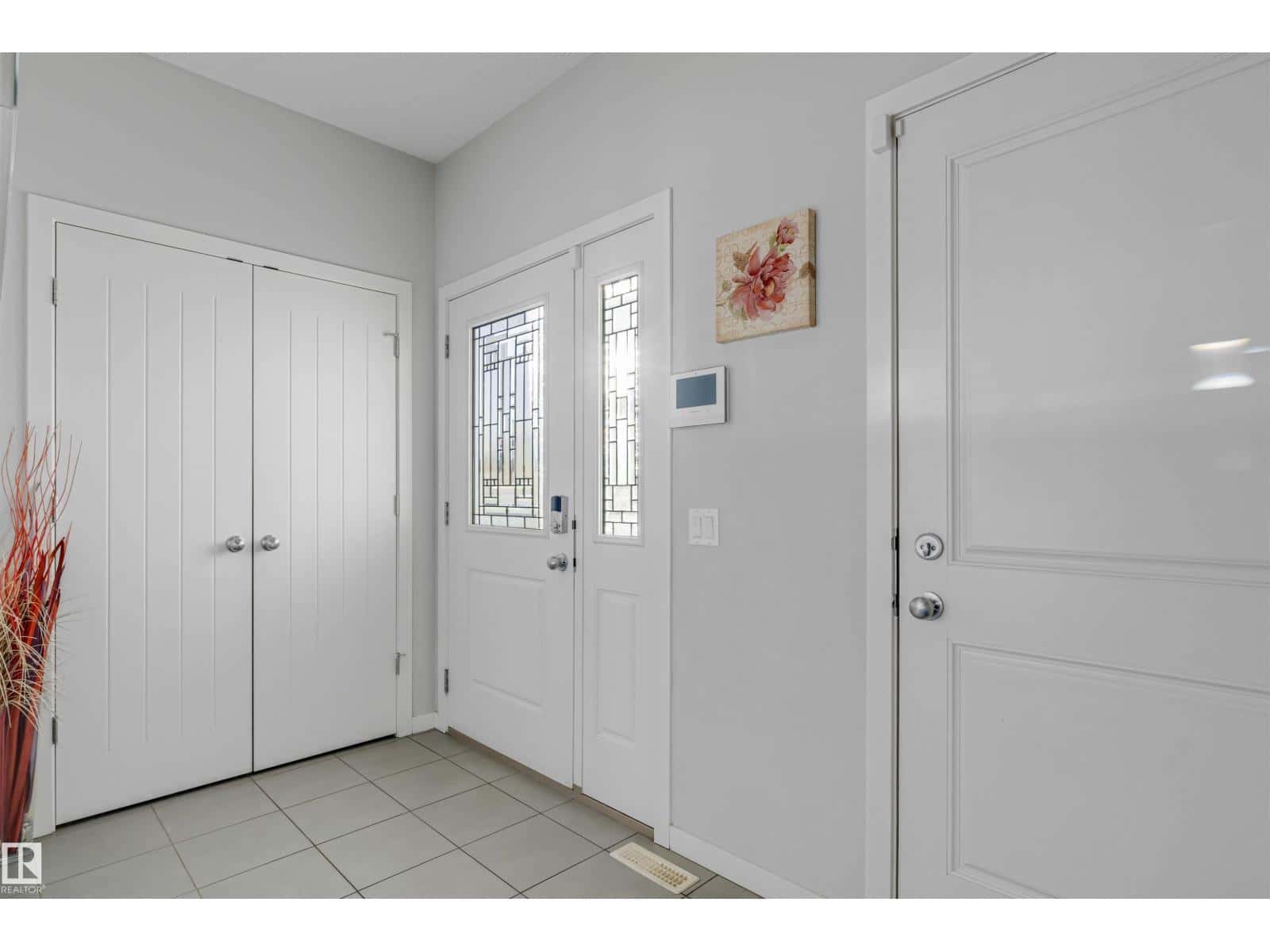 4286 126A AV NW — Edmonton, Alberta - Photo 3 of 39