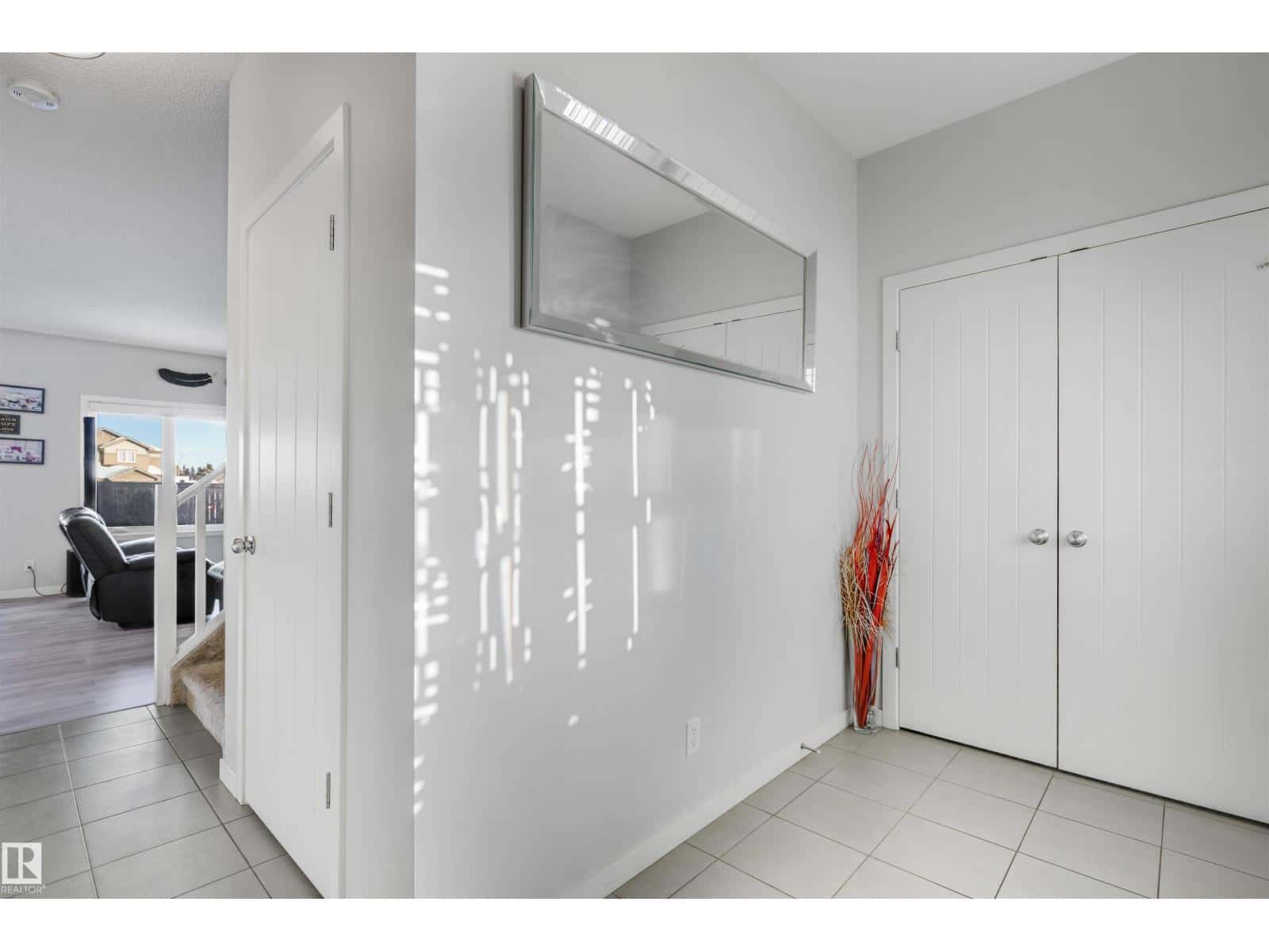 4286 126A AV NW — Edmonton, Alberta - Photo 4 of 39