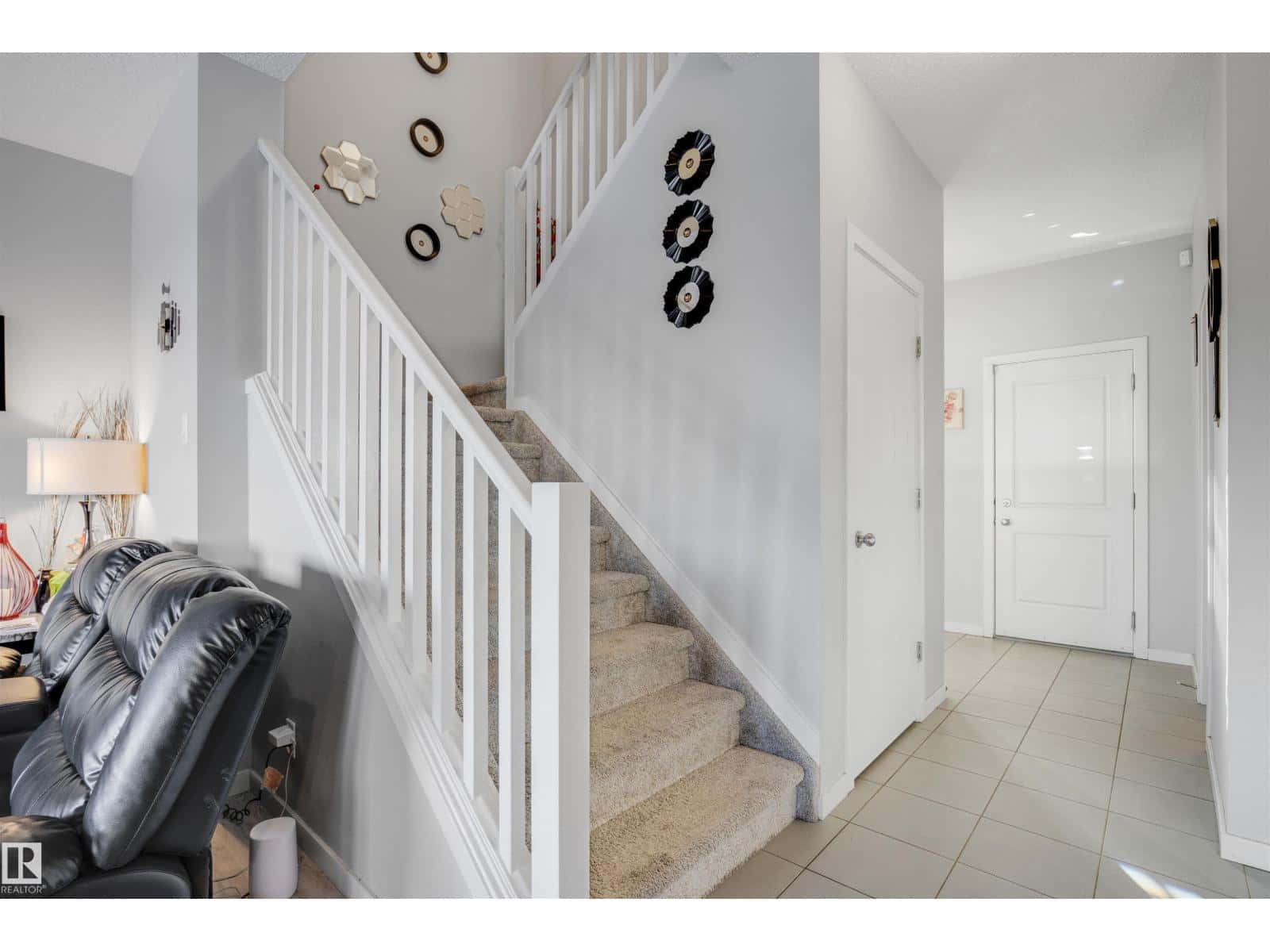 4286 126A AV NW — Edmonton, Alberta - Photo 5 of 39