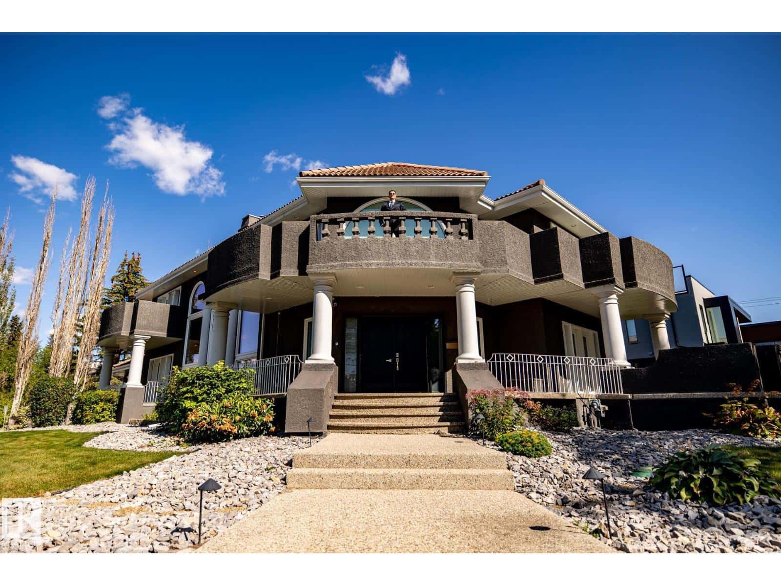 12428 103 AV NW — Edmonton, Alberta - Photo 5 of 30