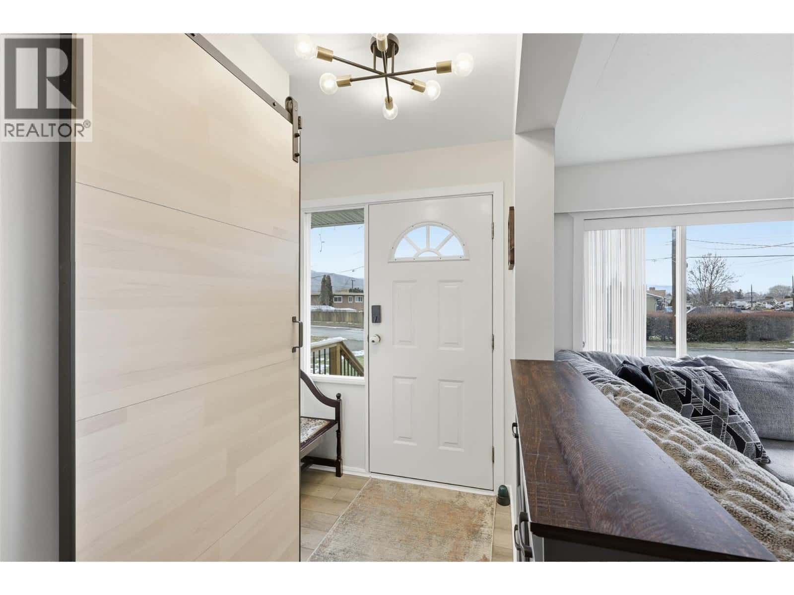 1009 CALMAR Place — Kamloops, British Columbia - Photo 3 of 58