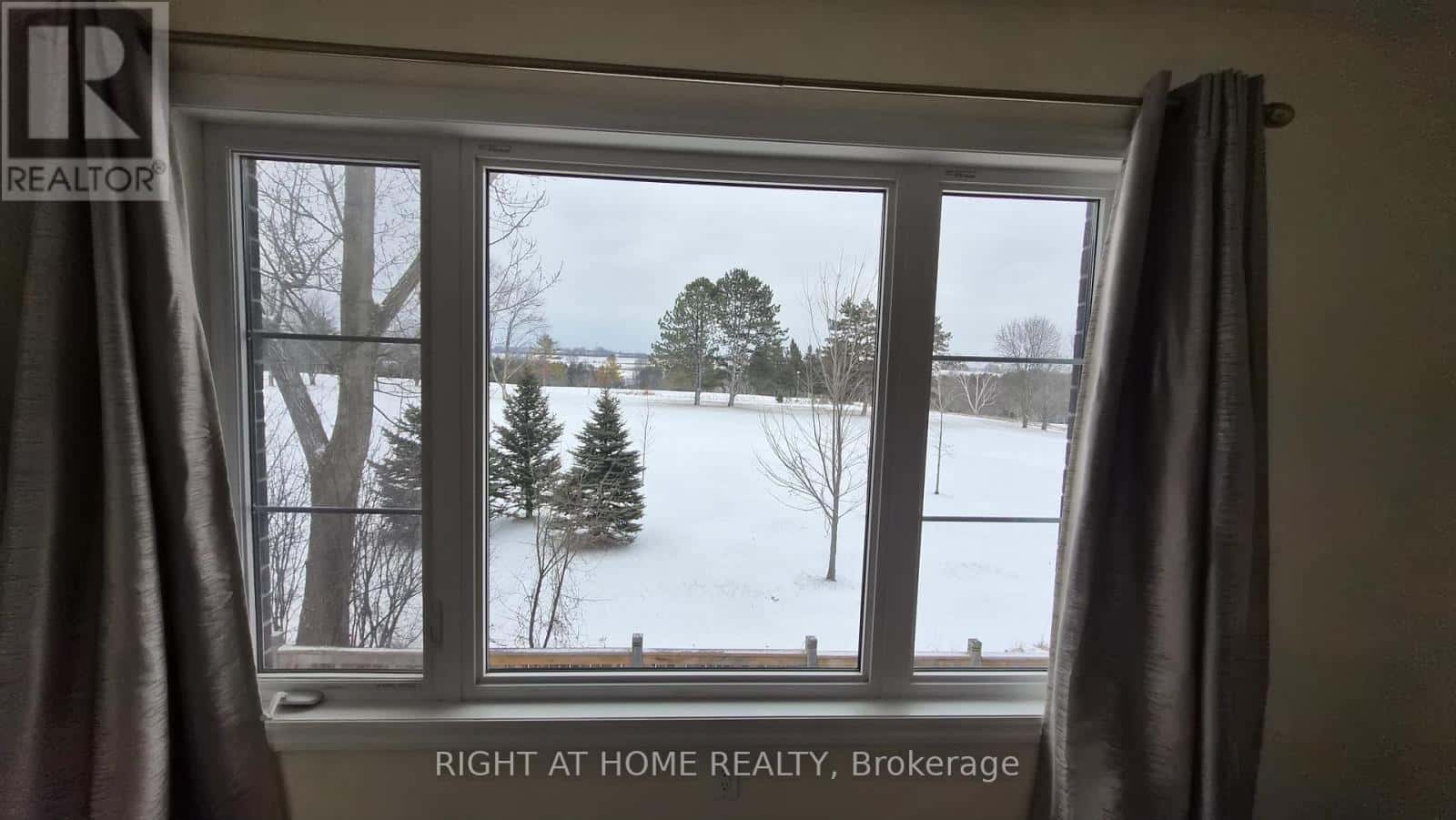 34 - 384 ARCTIC RED DRIVE — Oshawa (Windfields), Ontario - Photo 4 of 4