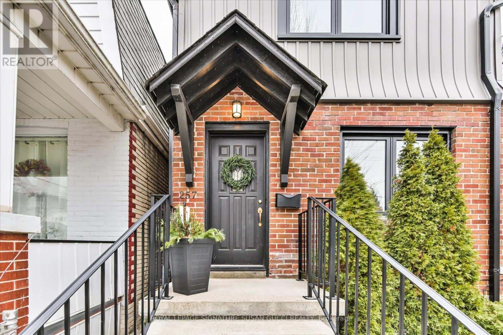 257 LUMSDEN AVENUE — Toronto (Woodbine-Lumsden), Ontario - Photo 2 of 37