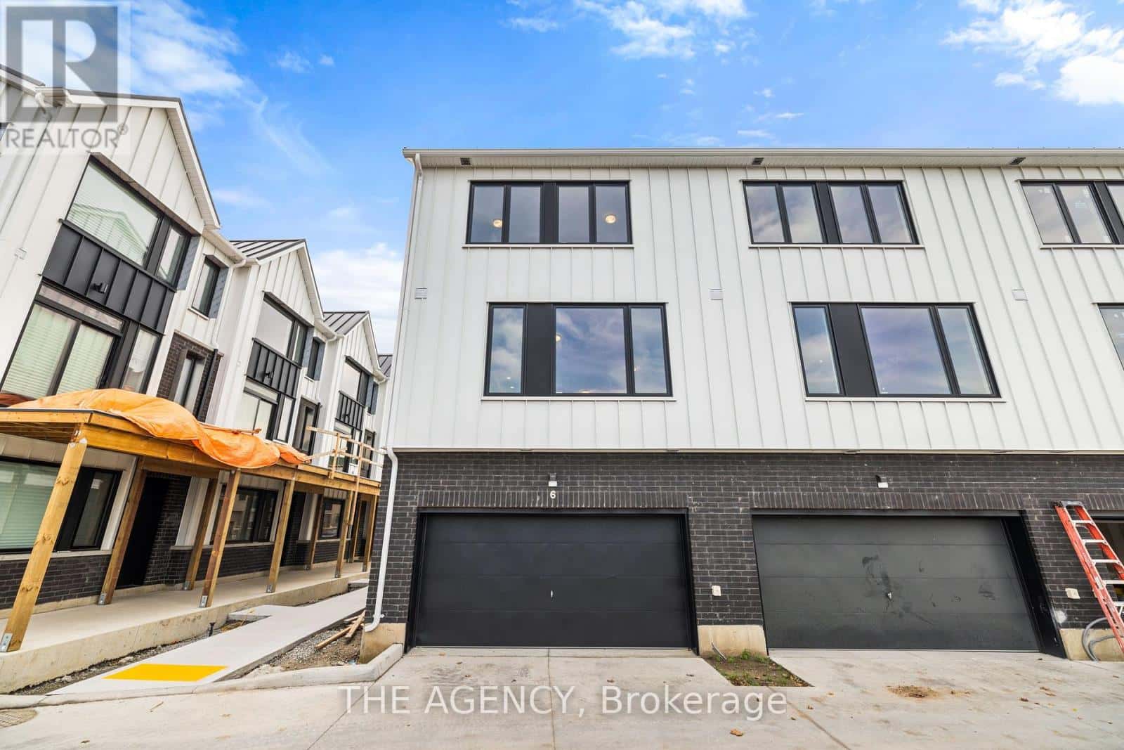 6 RAINWATER LANE — Barrie (Holly), Ontario - Photo 3 of 26