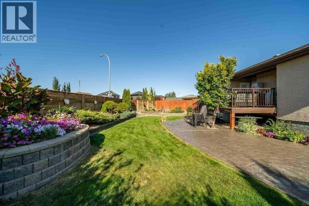 175 Vista Close SE — Medicine Hat, Alberta - Photo 4 of 32