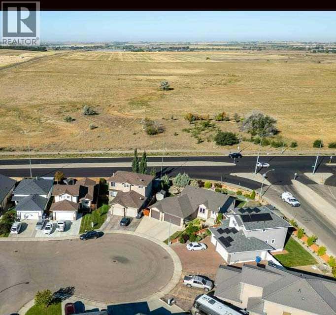 175 Vista Close SE — Medicine Hat, Alberta - Photo 5 of 32