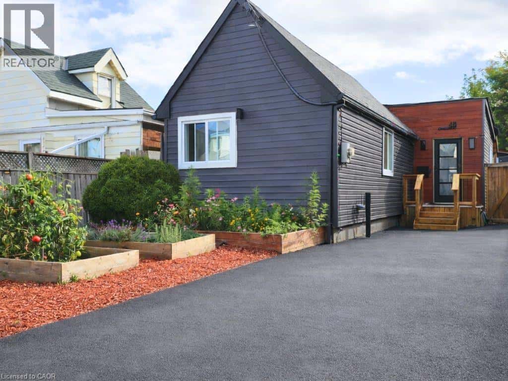 48 FREDERICK Avenue — Hamilton, Ontario - Photo 2 of 26