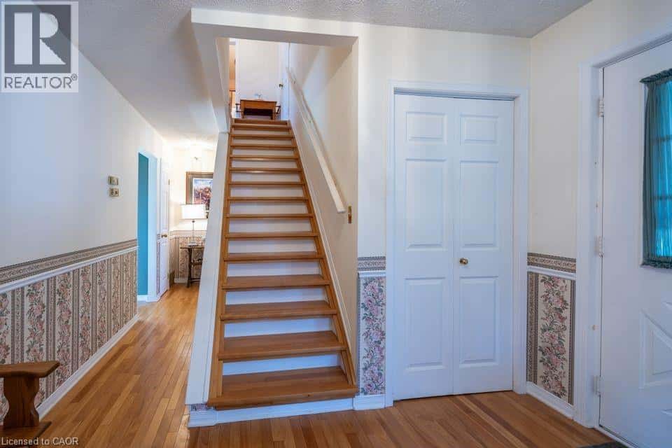 23 BACKUS Drive — Port Rowan, Ontario - Photo 3 of 41