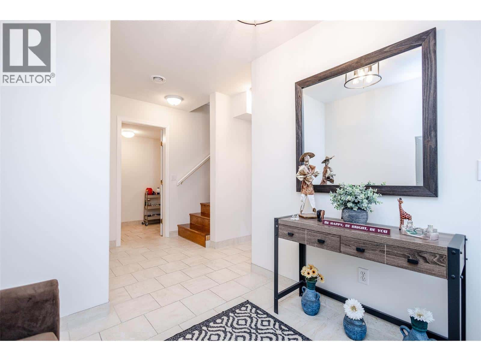 540 Klassen Road — Kelowna, British Columbia - Photo 4 of 48