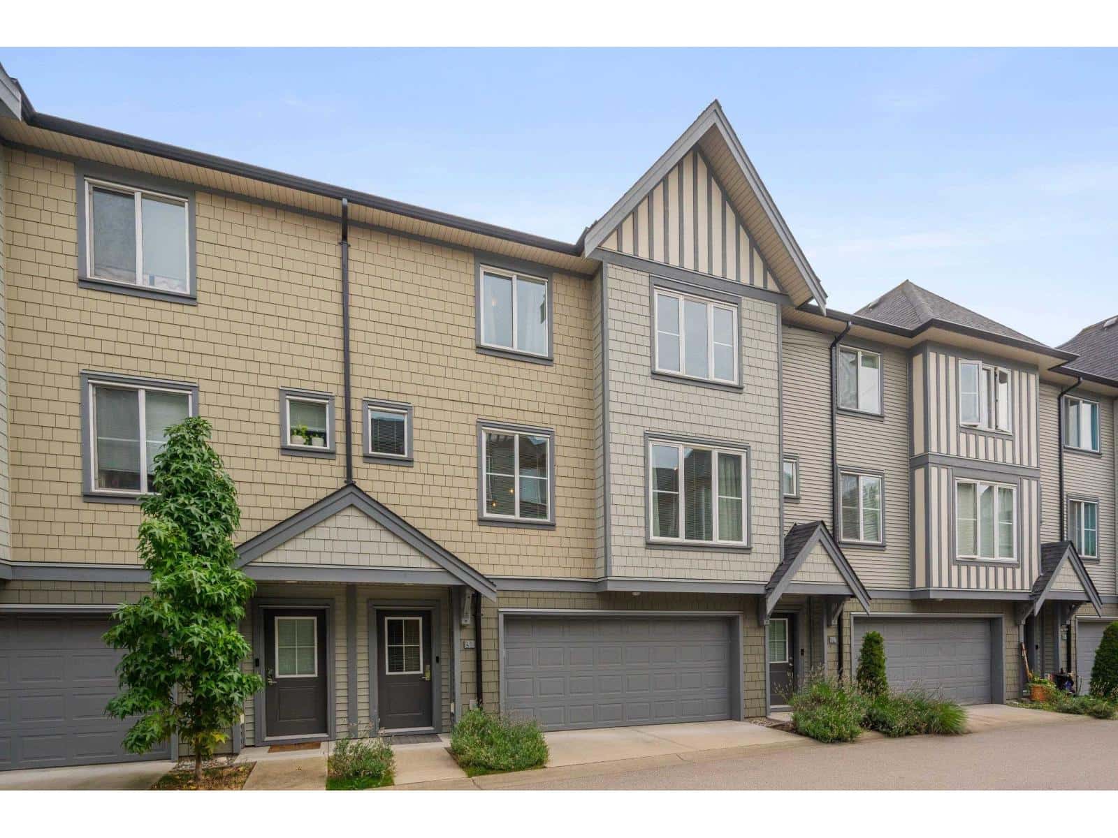 37 8050 204 STREET — Langley, British Columbia - Photo 2 of 39