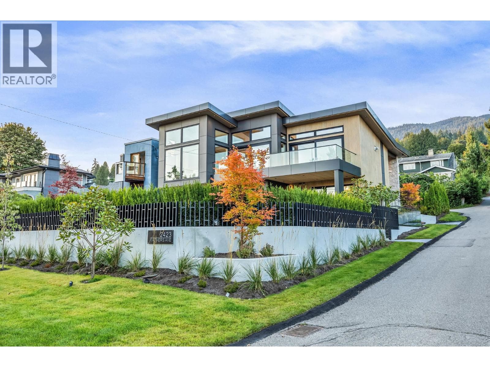 2423 MATHERS AVENUE — West Vancouver, British Columbia - Main photo