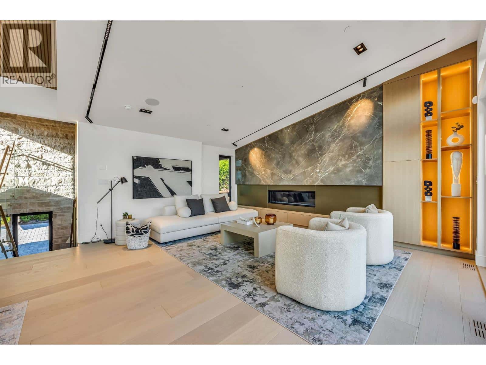 2423 MATHERS AVENUE — West Vancouver, British Columbia - Photo 5 of 40