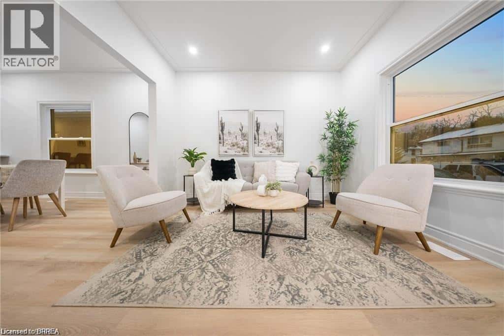 12 CARLYLE Street — Brantford, Ontario - Photo 2 of 22