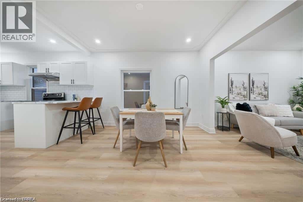 12 CARLYLE Street — Brantford, Ontario - Photo 5 of 22