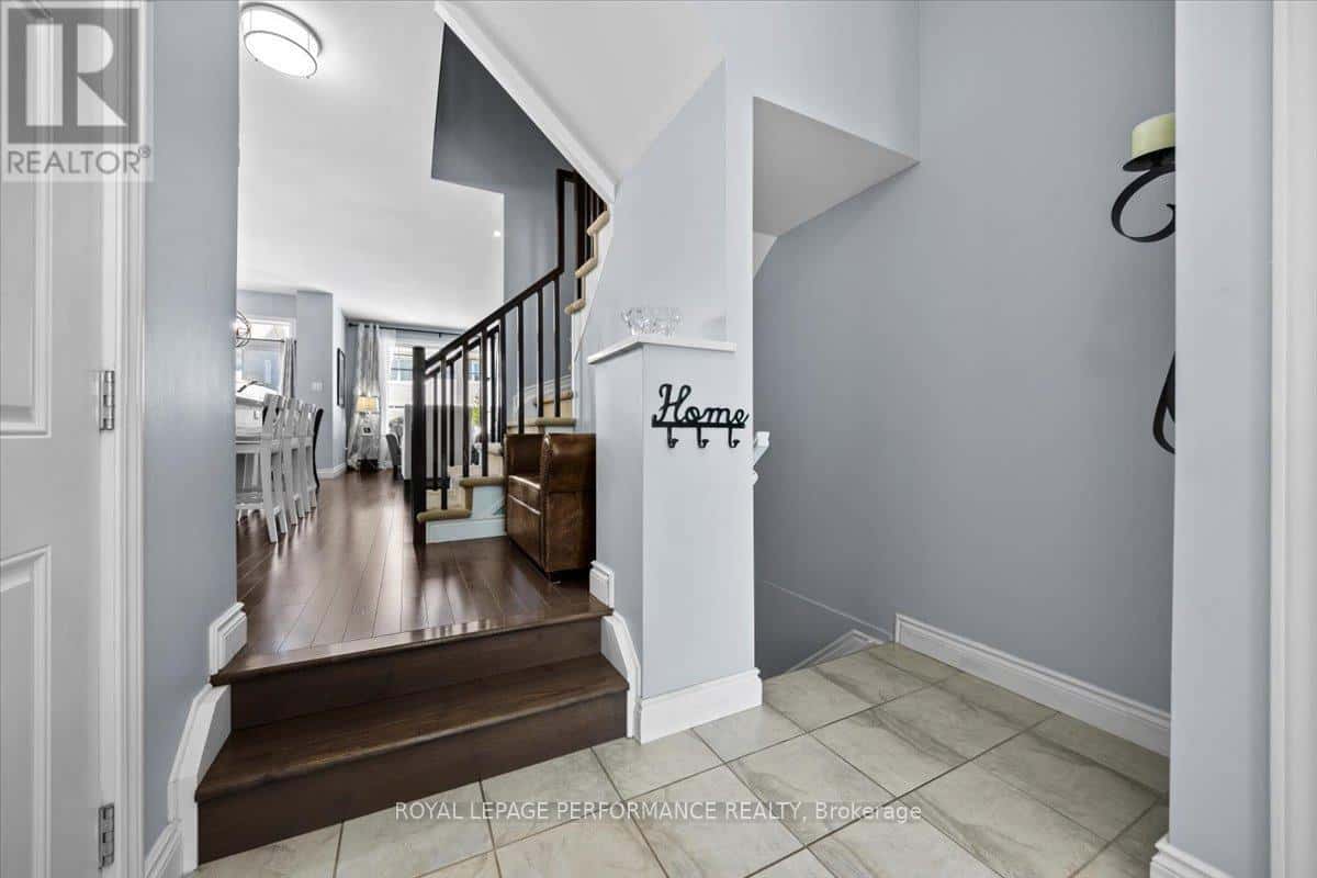 416 ROCHEFORT CIRCLE — Ottawa, Ontario - Photo 5 of 48