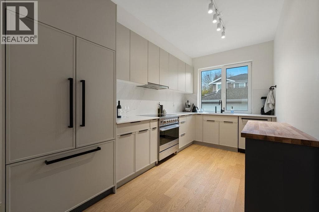 27 632 E 3RD STREET — North Vancouver, British Columbia - Main photo