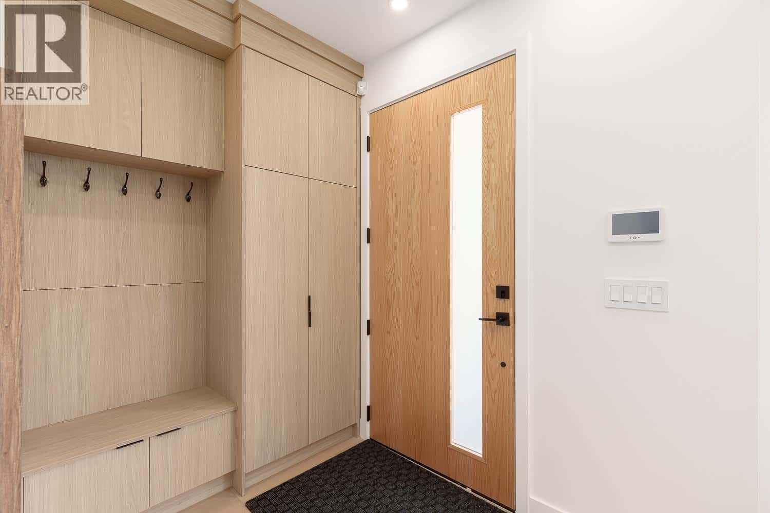 1 3536 W 14TH AVENUE — Vancouver, British Columbia - Photo 2 of 21