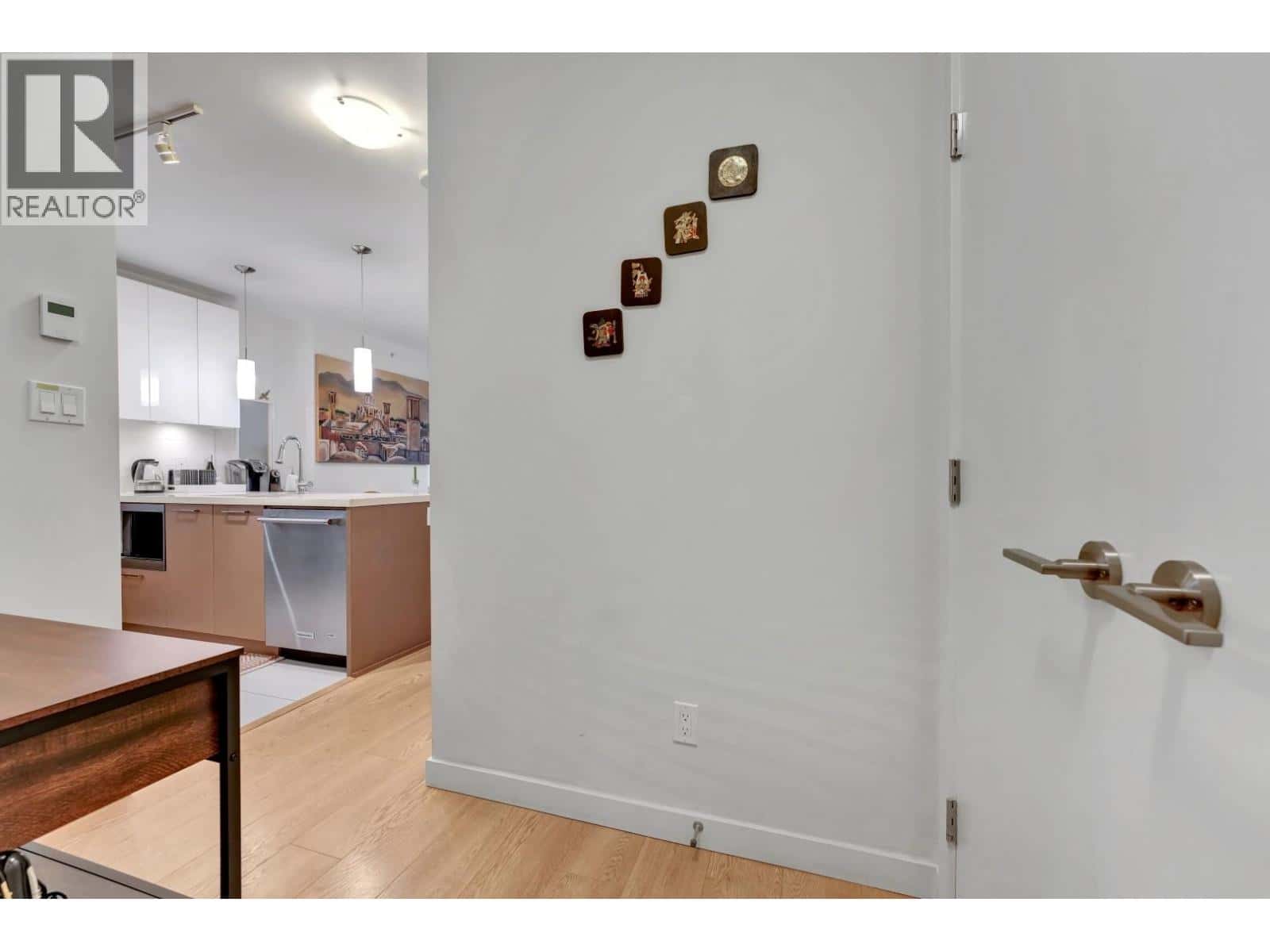 1106 3080 LINCOLN AVENUE — Coquitlam, British Columbia - Photo 4 of 25