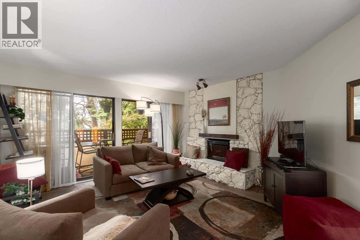 218 2320 W 40TH AVENUE — Vancouver, British Columbia - Photo 2 of 19