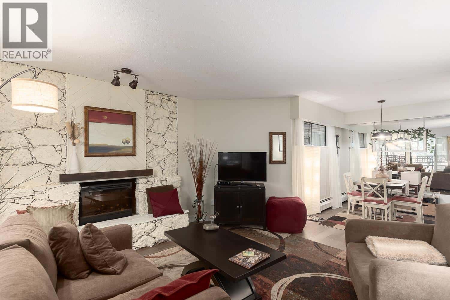 218 2320 W 40TH AVENUE — Vancouver, British Columbia - Photo 4 of 19