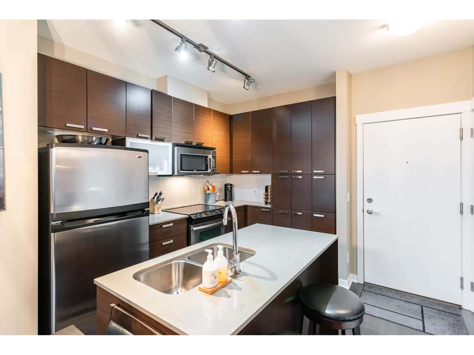 408 18818 68 AVENUE — Surrey, British Columbia - Photo 5 of 32