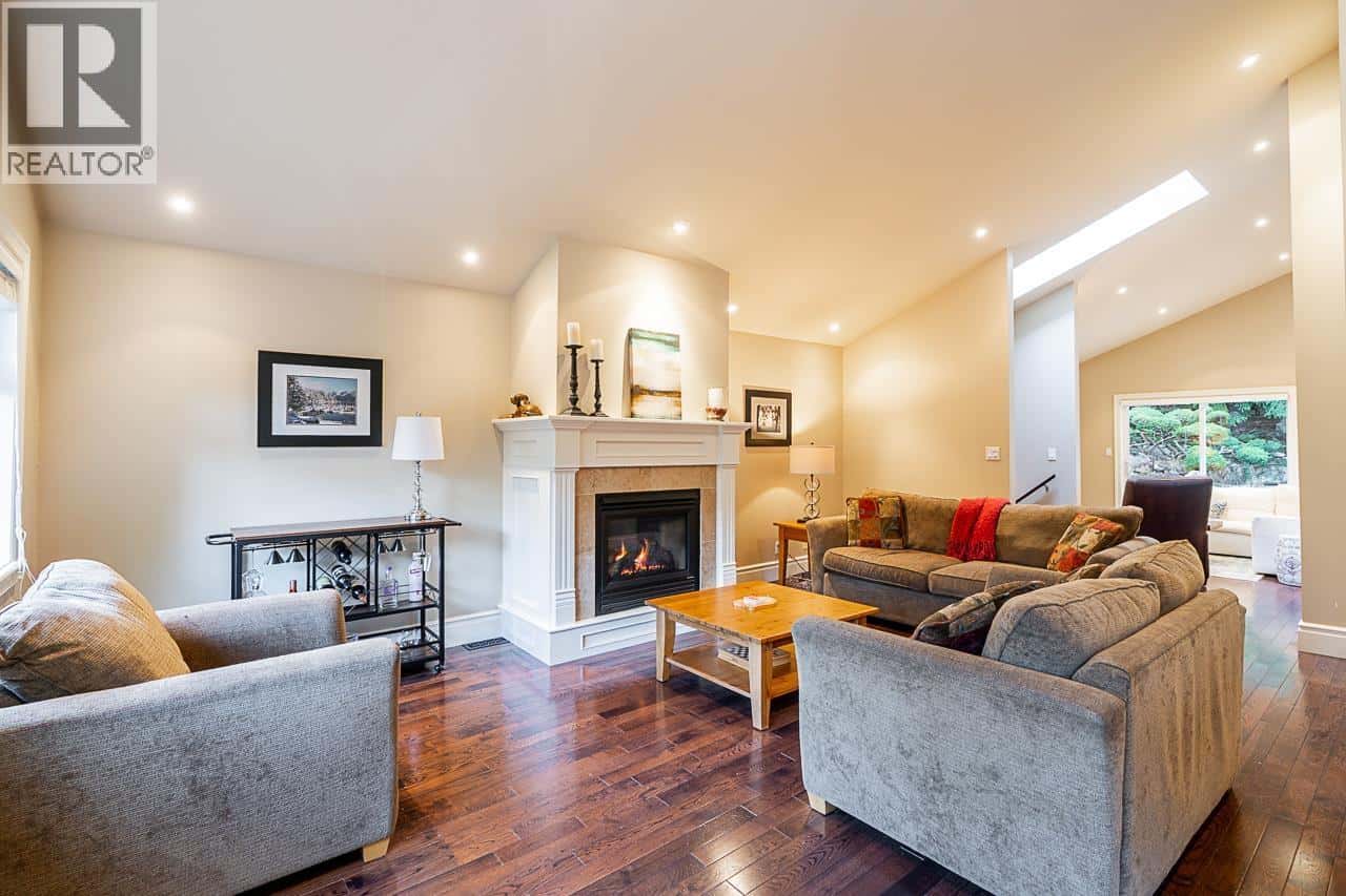 4640 WOODBURN ROAD — West Vancouver, British Columbia - Photo 5 of 34