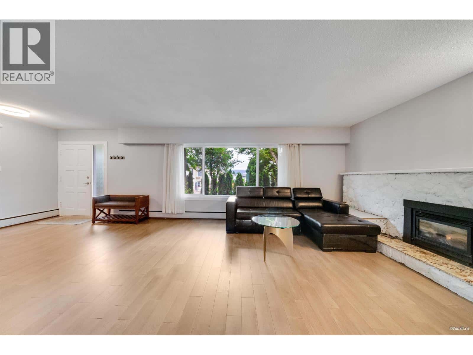 4366 GILPIN CRESCENT — Burnaby, British Columbia - Photo 3 of 39