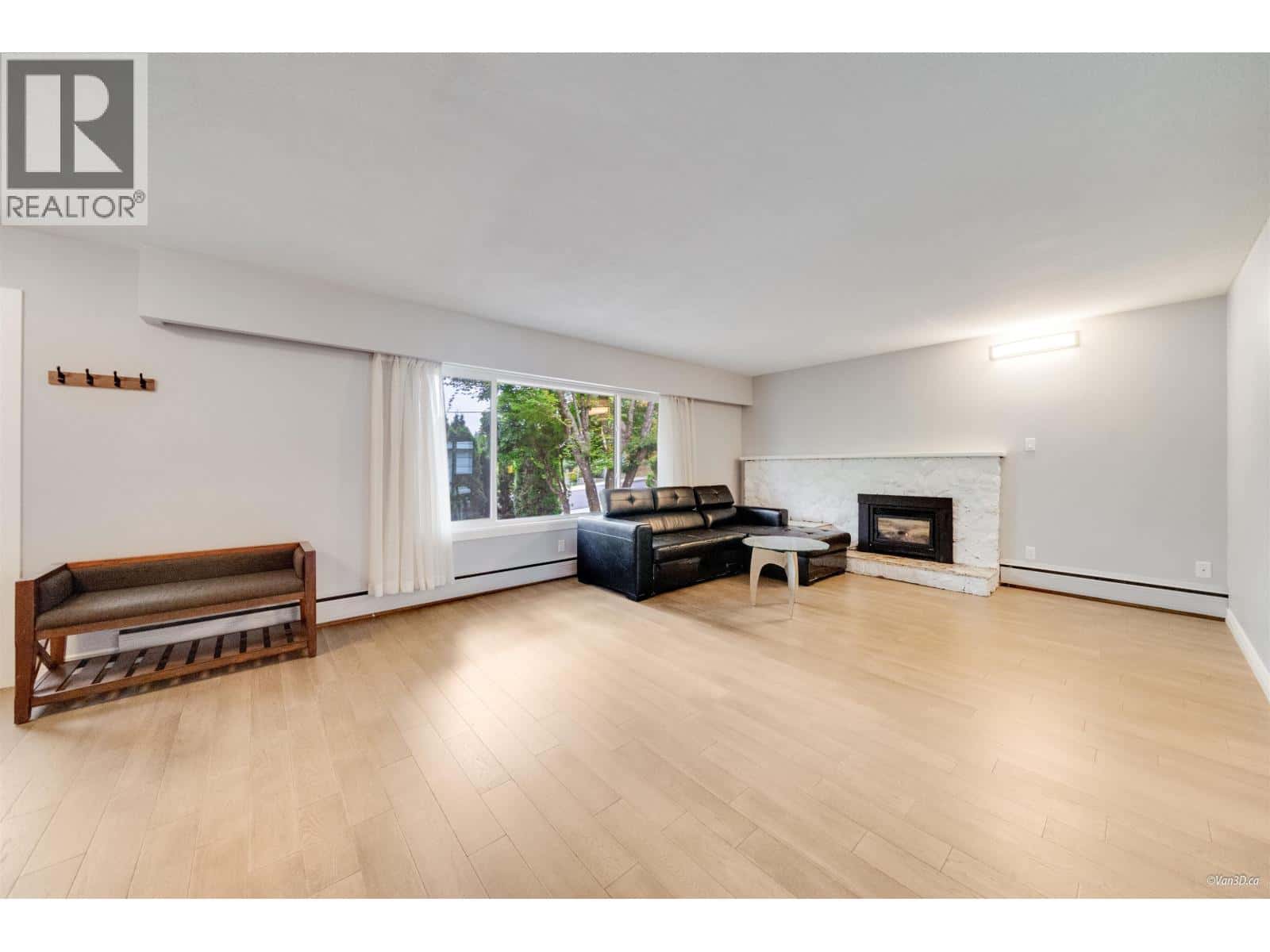 4366 GILPIN CRESCENT — Burnaby, British Columbia - Photo 5 of 39