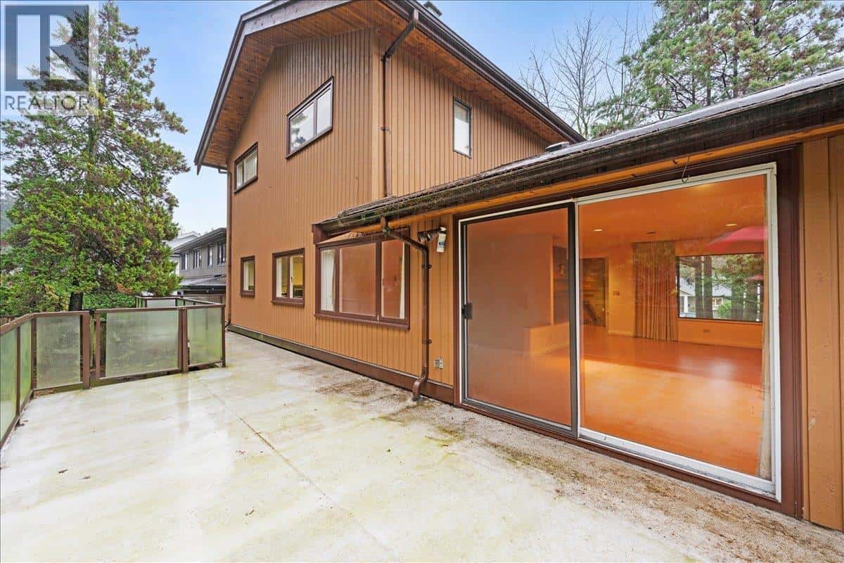 1064 RUTHINA AVENUE — North Vancouver, British Columbia - Photo 4 of 40