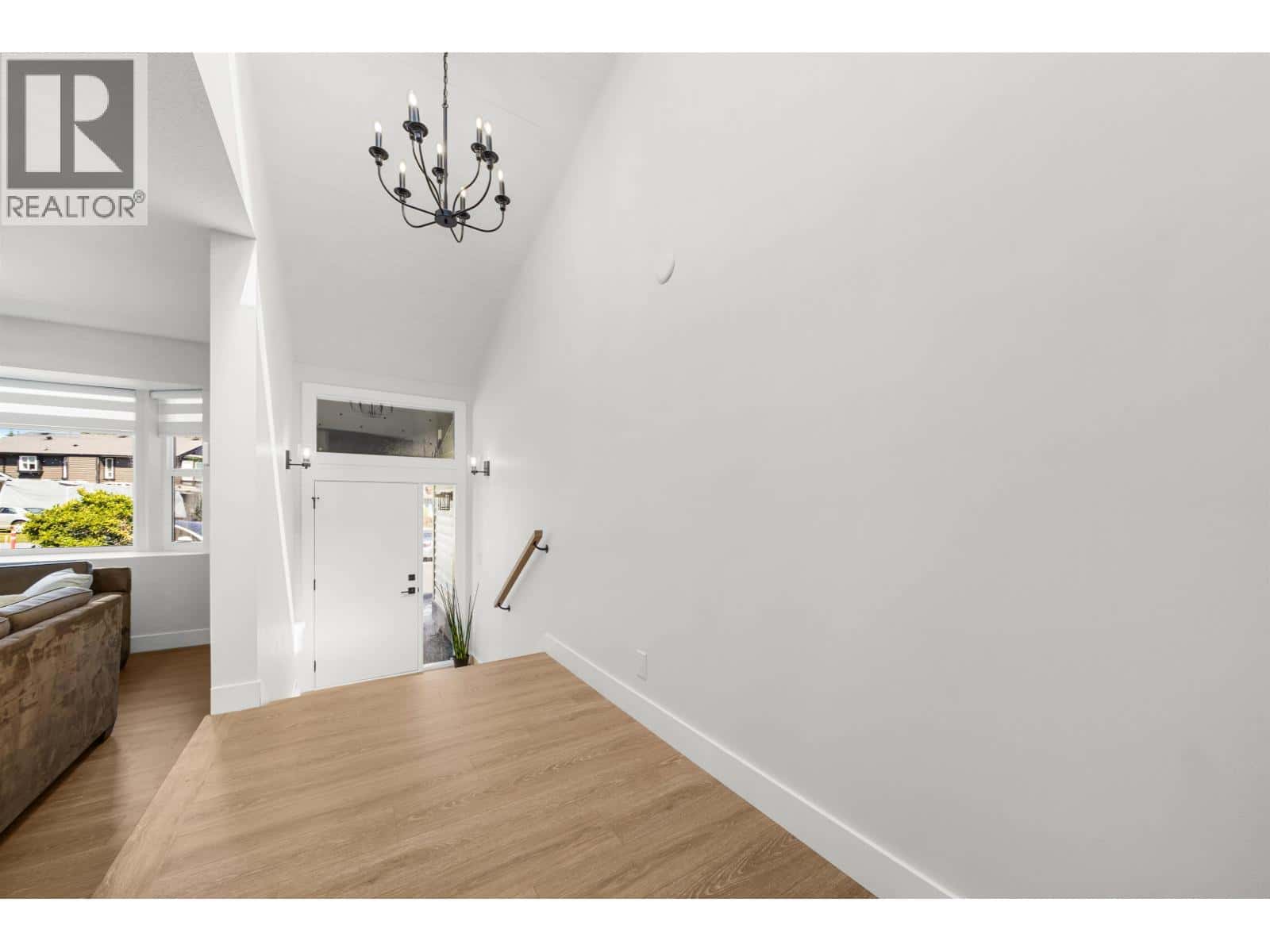 23005 APPLE GROVE — Maple Ridge, British Columbia - Photo 2 of 25