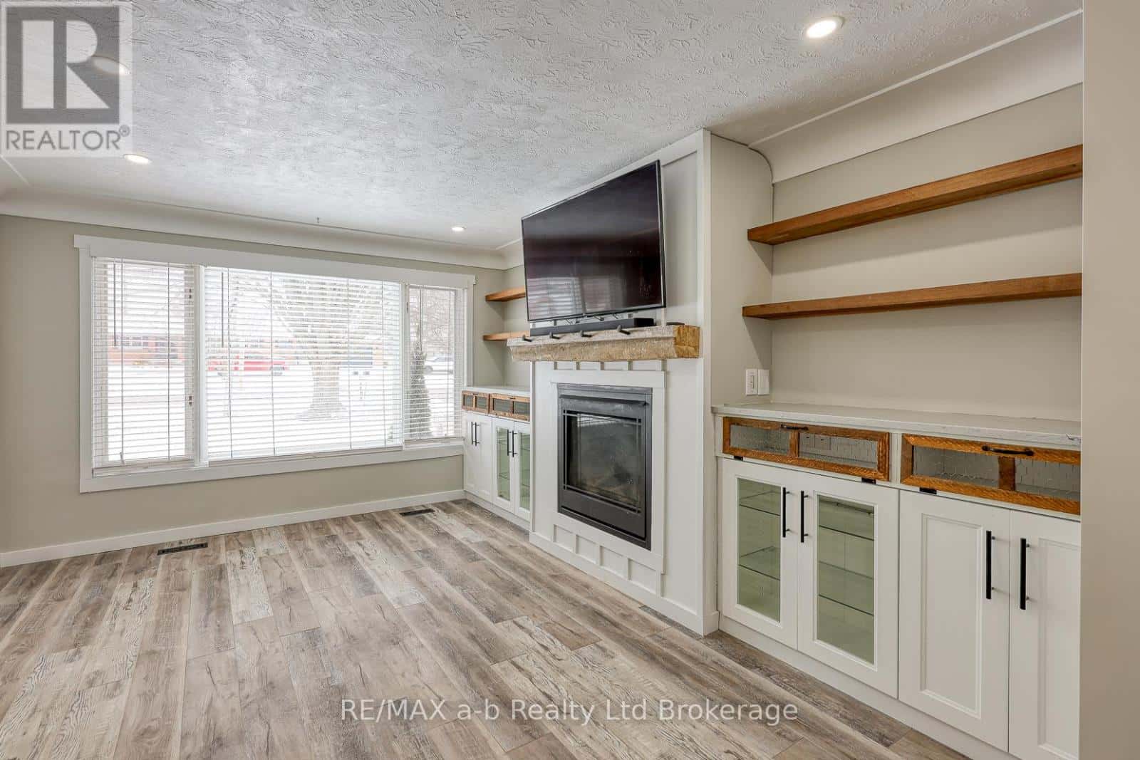 163910 BROWNSVILLE ROAD — South-West Oxford (Delmer), Ontario - Photo 3 of 50