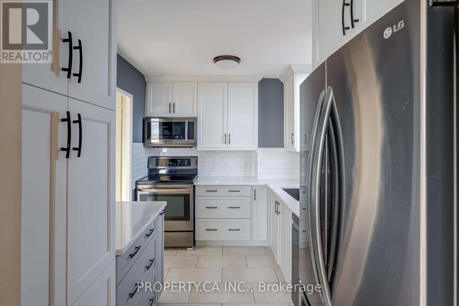 1503 - 15 VICORA LINKWAY WAY — Toronto (Flemingdon Park), Ontario - Photo 2 of 35